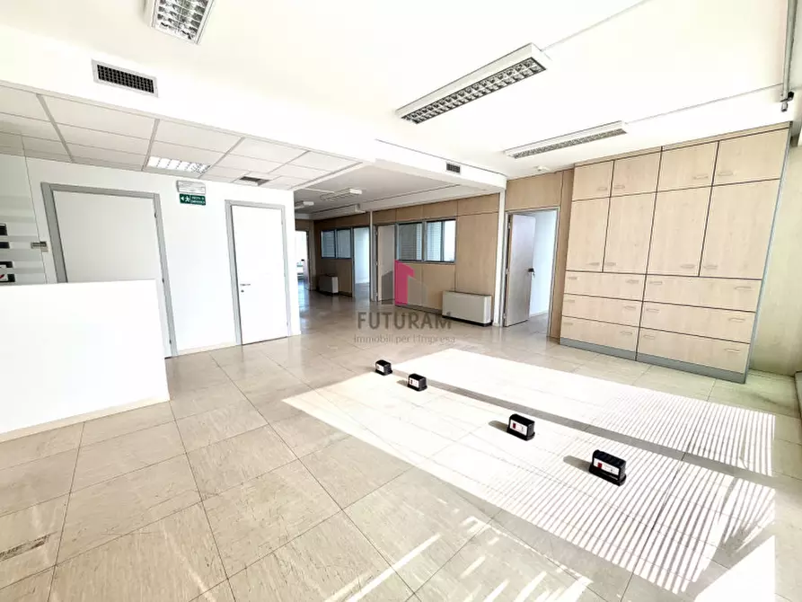 Immagine 6 di Ufficio in affitto  a Torri Di Quartesolo