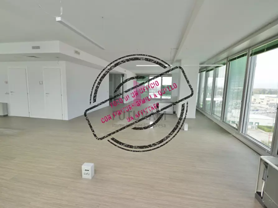 Immagine 7 di Ufficio in affitto  a Torri Di Quartesolo