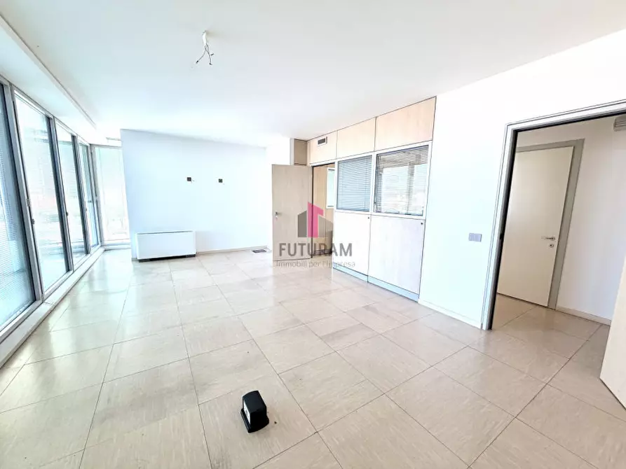 Immagine 11 di Ufficio in affitto  a Torri Di Quartesolo