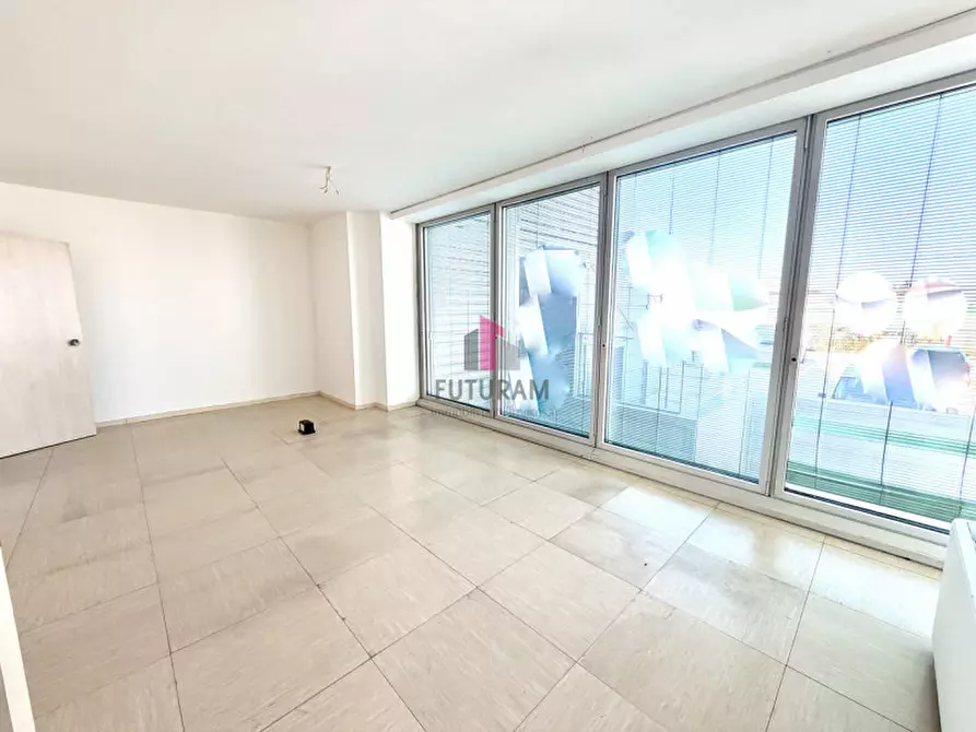 Immagine 12 di Ufficio in affitto  a Torri Di Quartesolo