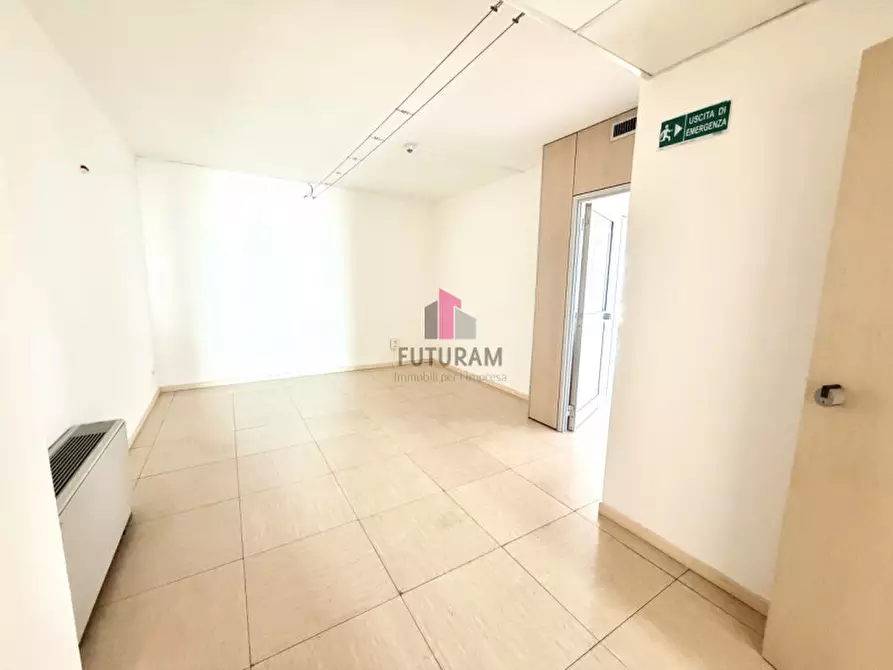 Immagine 13 di Ufficio in affitto  a Torri Di Quartesolo
