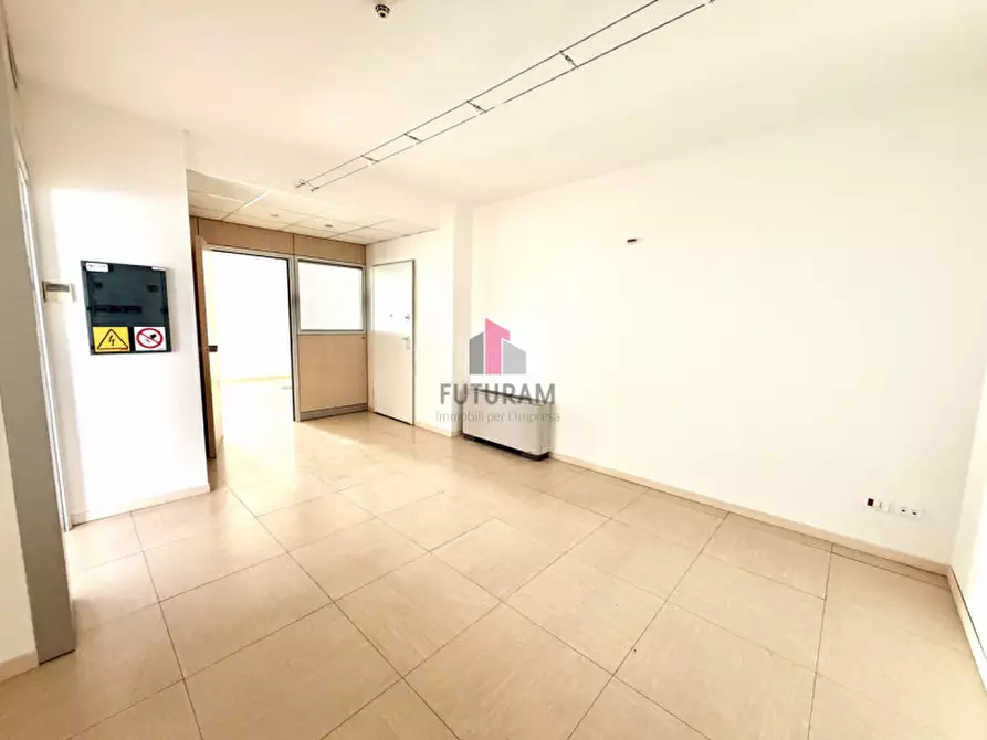 Immagine 14 di Ufficio in affitto  a Torri Di Quartesolo