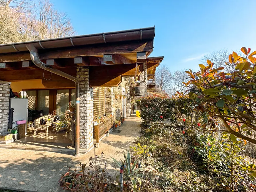 Immagine 22 di Villa in vendita  in via A, Marchionini n 4 a Cossogno