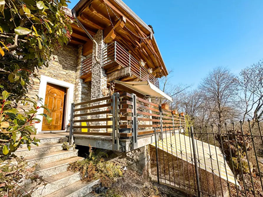 Immagine 25 di Villa in vendita  in via A, Marchionini n 4 a Cossogno