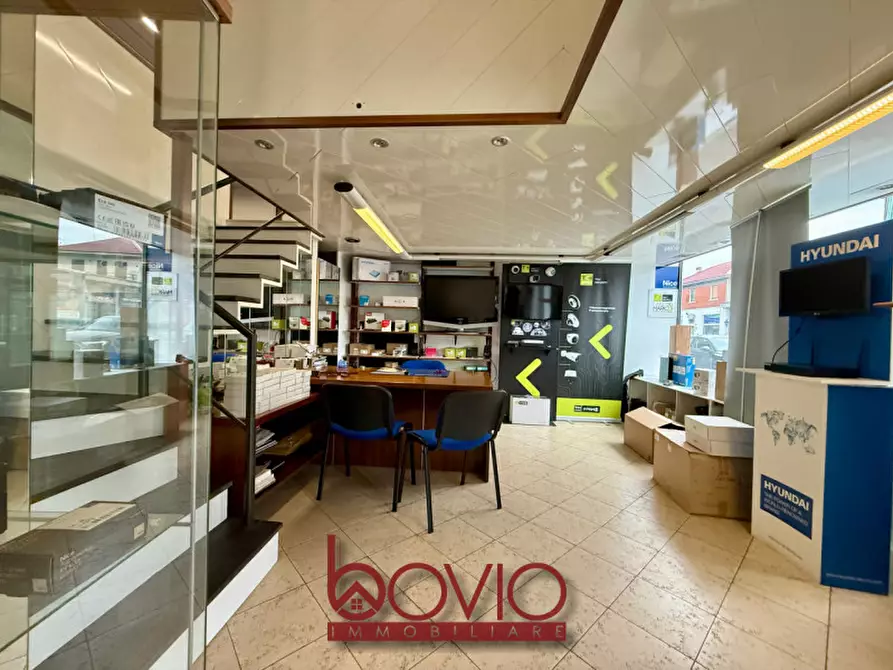 Immagine 6 di Negozio in vendita  in STRADA DI SAN MAURO N°72 a Torino