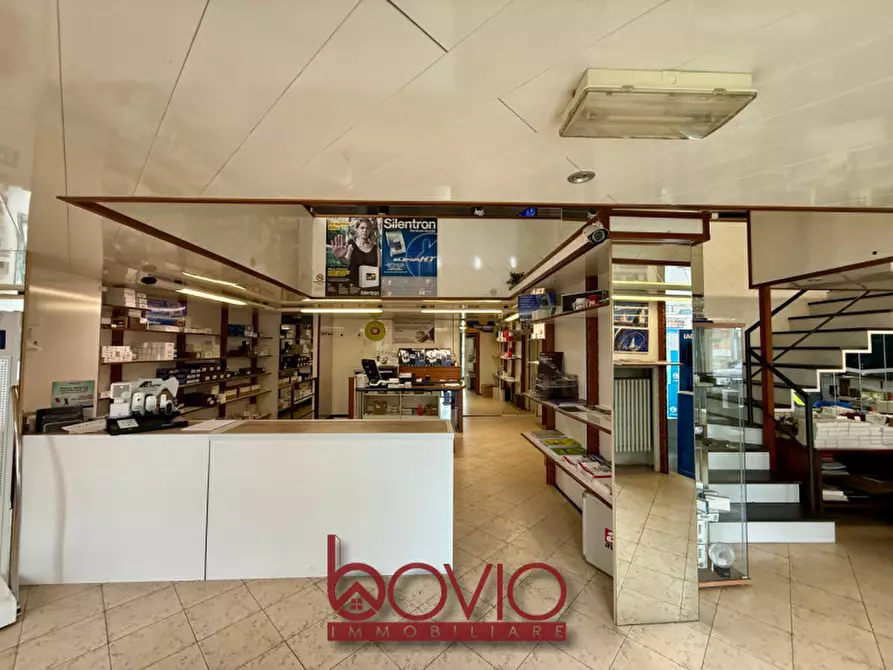 Immagine 7 di Negozio in vendita  in STRADA DI SAN MAURO N°72 a Torino