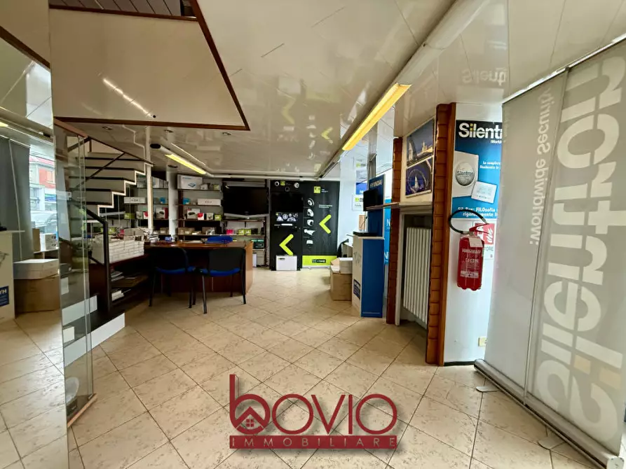 Immagine 8 di Negozio in vendita  in STRADA DI SAN MAURO N°72 a Torino
