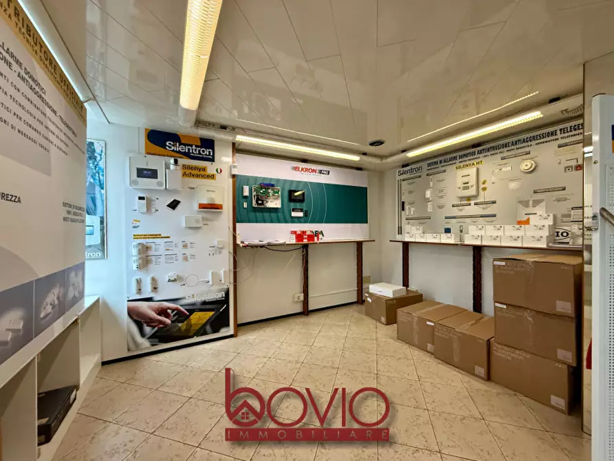 Immagine 10 di Negozio in vendita  in STRADA DI SAN MAURO N°72 a Torino