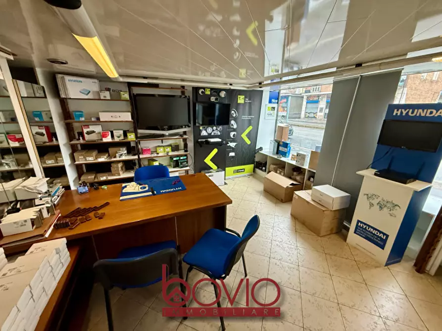 Immagine 14 di Negozio in vendita  in STRADA DI SAN MAURO N°72 a Torino