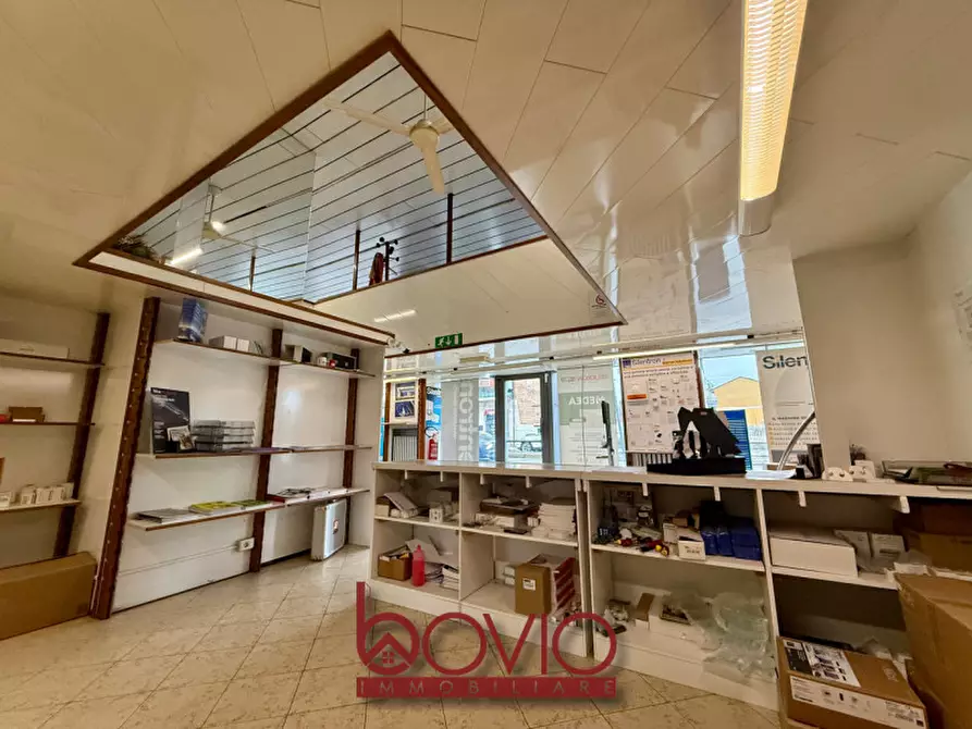 Immagine 24 di Negozio in vendita  in STRADA DI SAN MAURO N°72 a Torino