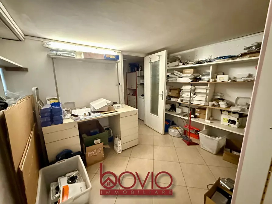 Immagine 25 di Negozio in vendita  in STRADA DI SAN MAURO N°72 a Torino