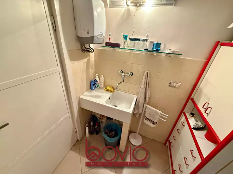 Immagine 26 di Negozio in vendita  in STRADA DI SAN MAURO N°72 a Torino