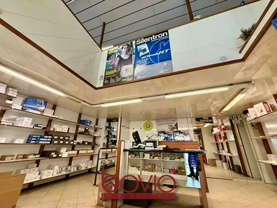 Immagine 29 di Negozio in vendita  in STRADA DI SAN MAURO N°72 a Torino