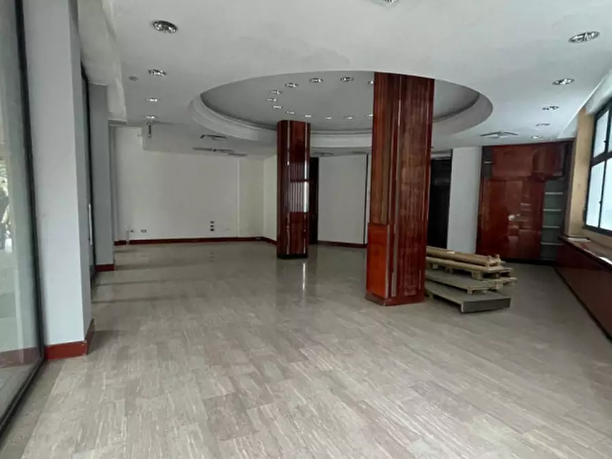 Immagine 1 di Negozio in vendita  in Viale Stazione a Montegrotto Terme