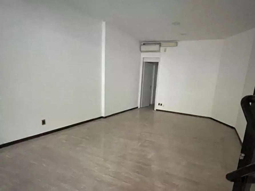 Immagine 1 di Negozio in affitto  in Viale Stazione a Montegrotto Terme