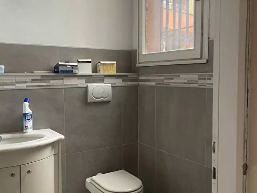 Immagine 3 di Negozio in vendita  in Viale Stazione a Montegrotto Terme