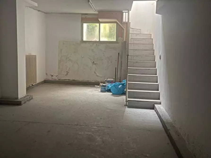 Immagine 2 di Negozio in affitto  in Viale Stazione a Montegrotto Terme