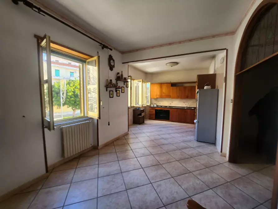 Immagine 2 di Appartamento in vendita  in Via Raffaele Mauri a Salerno