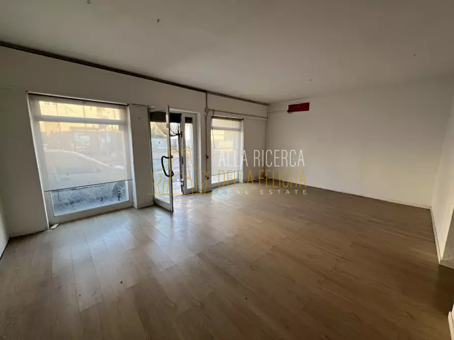 Immagine 2 di Negozio in vendita  in Via Galileo Galilei 25 a Torrebelvicino