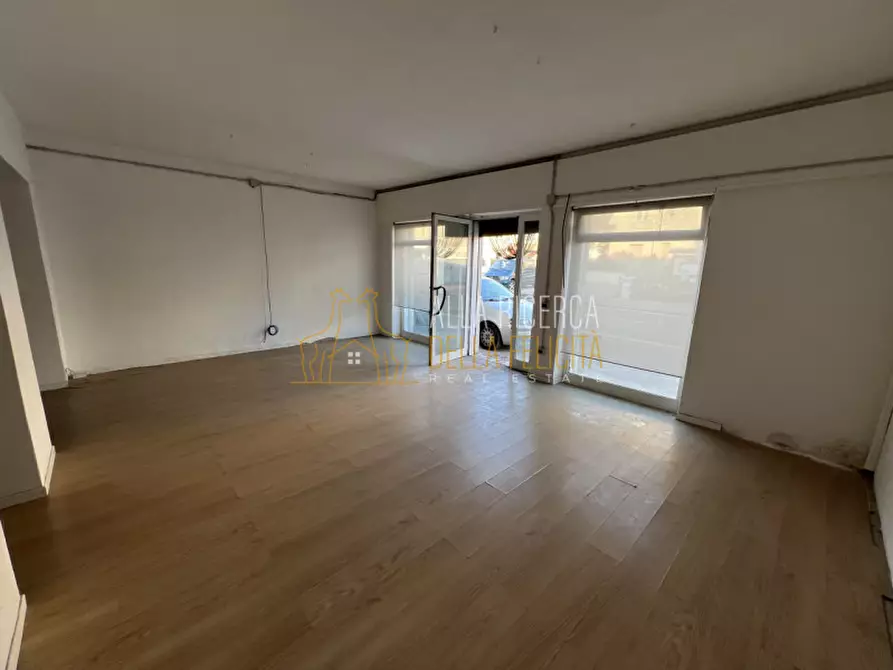 Immagine 3 di Negozio in vendita  in Via Galileo Galilei 25 a Torrebelvicino