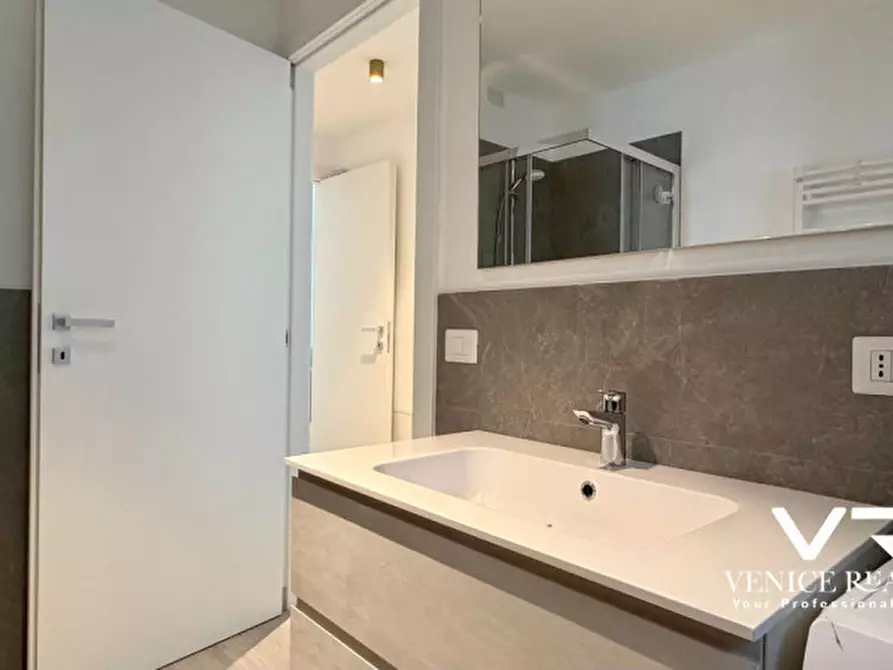 Immagine 31 di Appartamento in vendita  in Viale Oriente a Jesolo