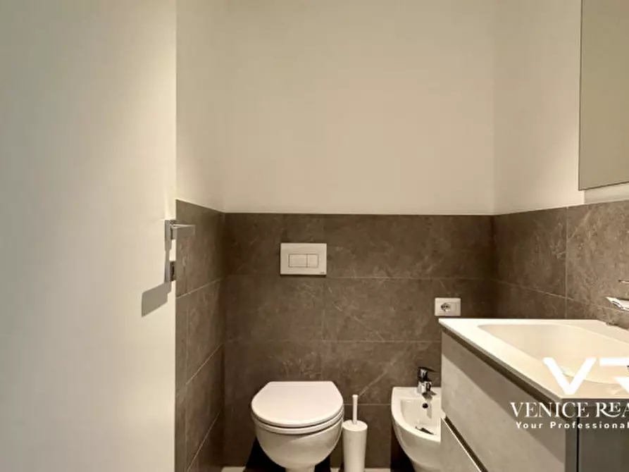 Immagine 32 di Appartamento in vendita  in Viale Oriente a Jesolo