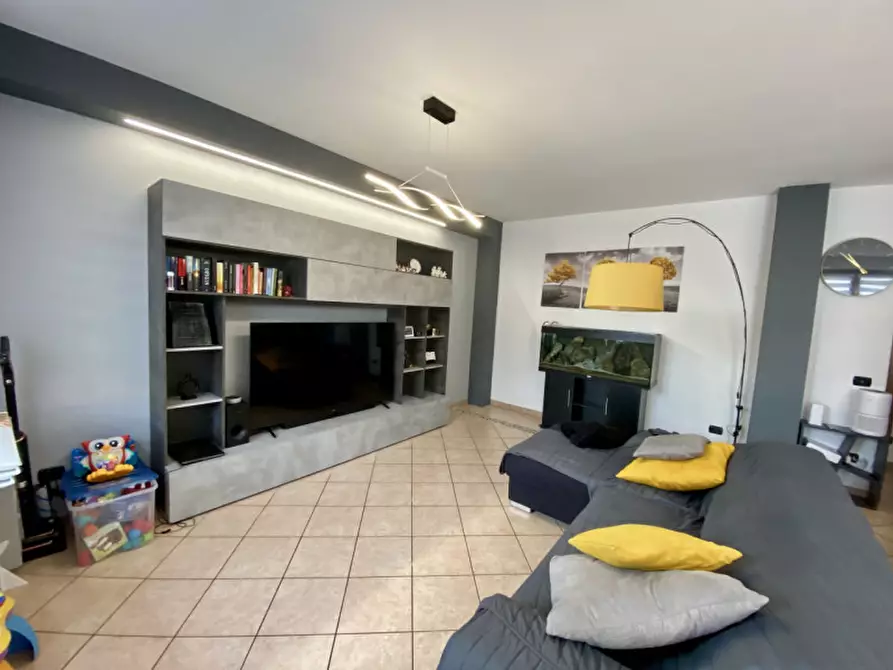 Immagine 3 di Appartamento in vendita  in Via Milano 181 b a Castelnuovo Del Garda