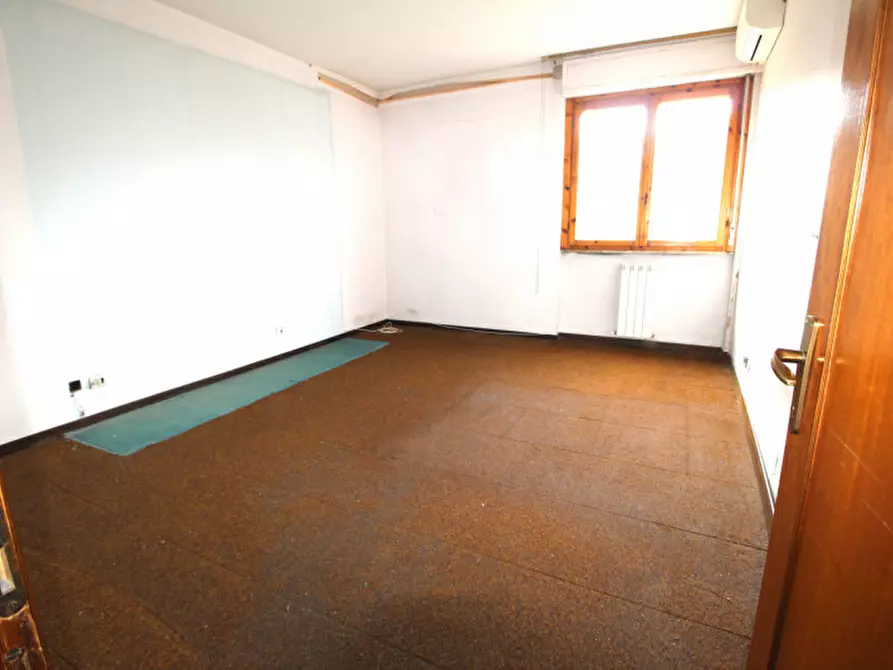 Immagine 4 di Appartamento in vendita  in Via Curzio Malaparte a Roma