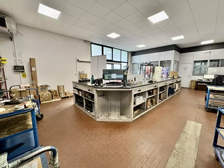 Immagine 1 di Capannone industriale in vendita  a Verona