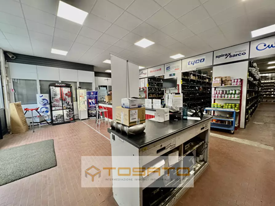 Immagine 3 di Capannone industriale in vendita  a Verona