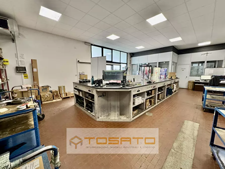 Immagine 4 di Capannone industriale in vendita  a Verona