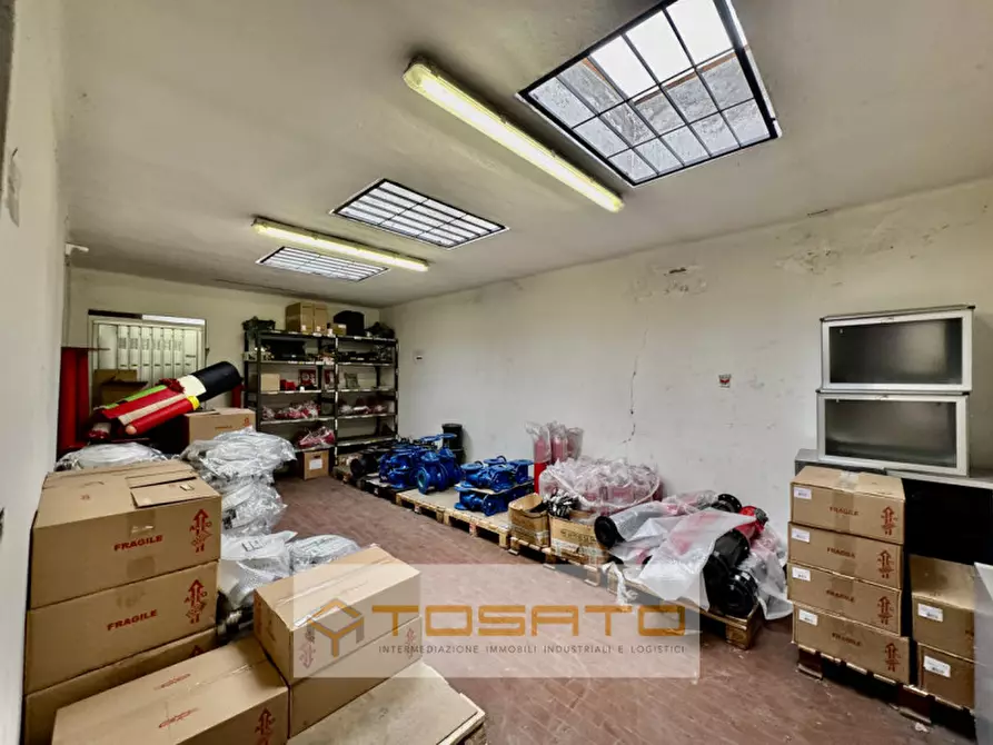 Immagine 17 di Capannone industriale in vendita  a Verona