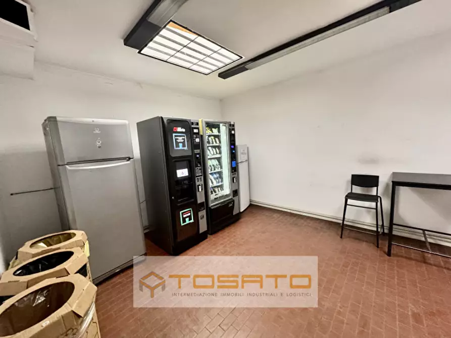 Immagine 18 di Capannone industriale in vendita  a Verona