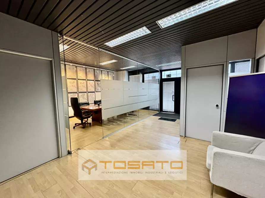 Immagine 37 di Capannone industriale in vendita  a Verona