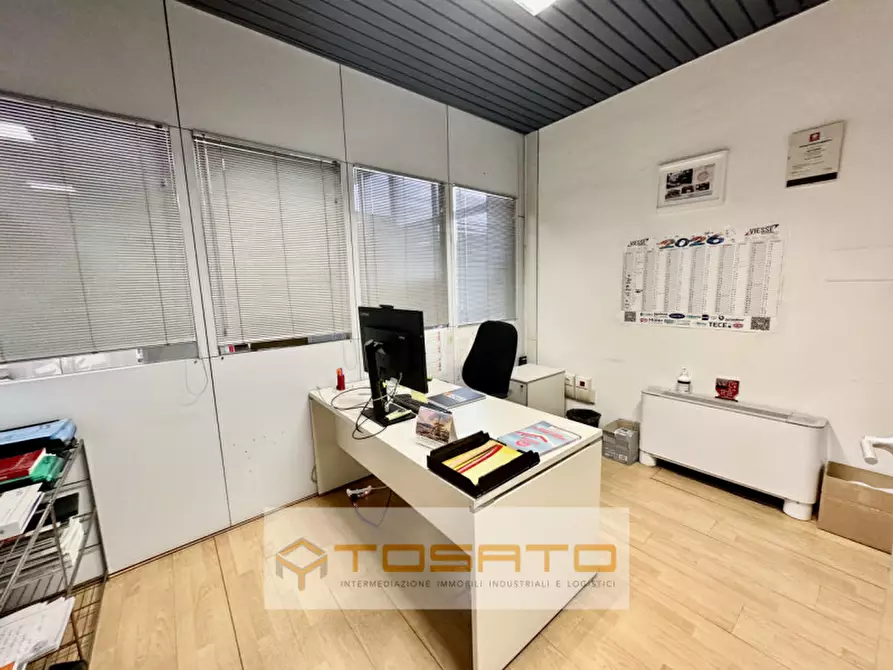 Immagine 40 di Capannone industriale in vendita  a Verona