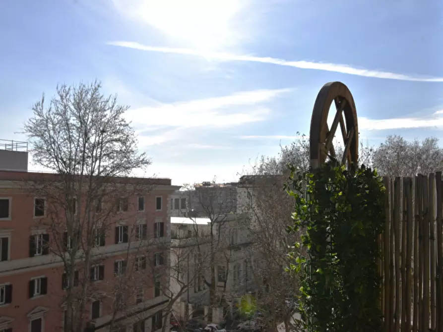 Immagine 4 di Appartamento in vendita  in Viale di Trastevere a Roma