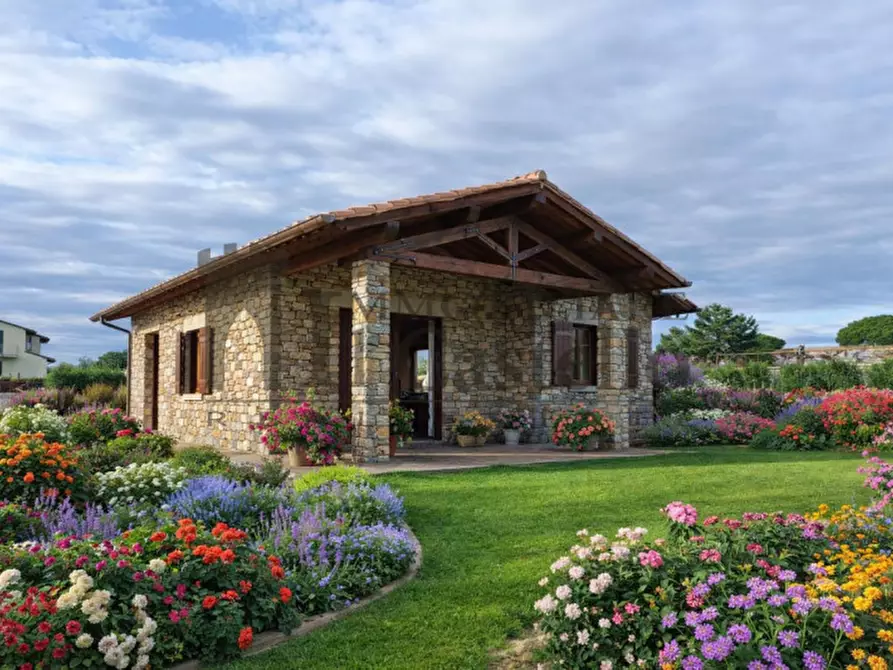 Immagine 3 di Villa in vendita  in Località Carraia a Castiglione Del Lago