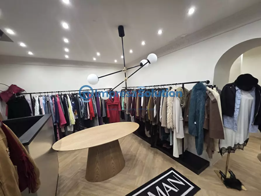 Immagine 7 di Negozio in affitto  in Via Padre Luigi Tosti a Napoli