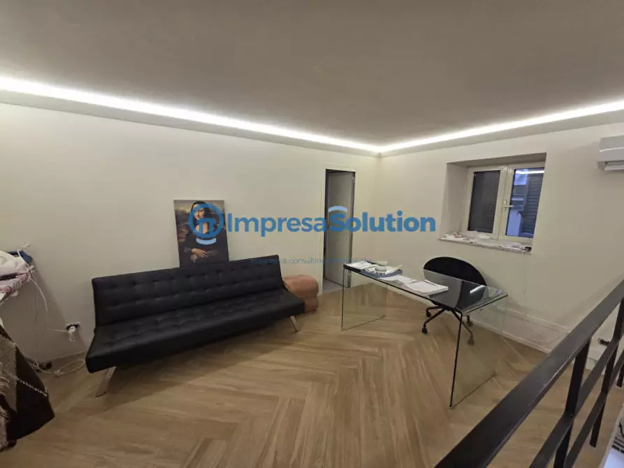 Immagine 11 di Negozio in affitto  in Via Padre Luigi Tosti a Napoli