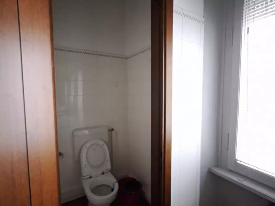 Immagine 12 di Ufficio in vendita  in Corso del Popolo a Rovigo