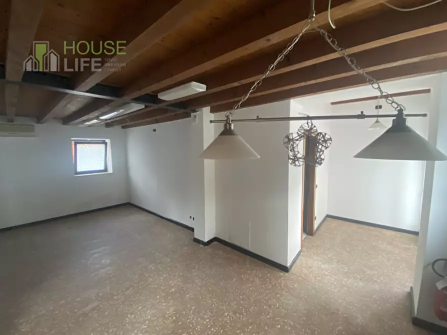 Immagine 4 di Negozio in vendita  in via Baratto a Schio