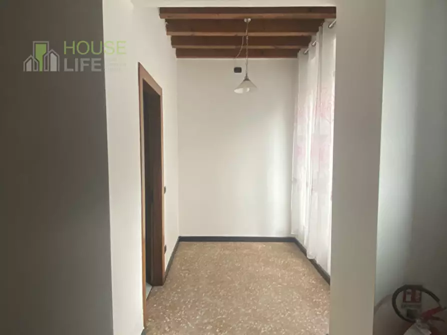 Immagine 5 di Negozio in vendita  in via Baratto a Schio