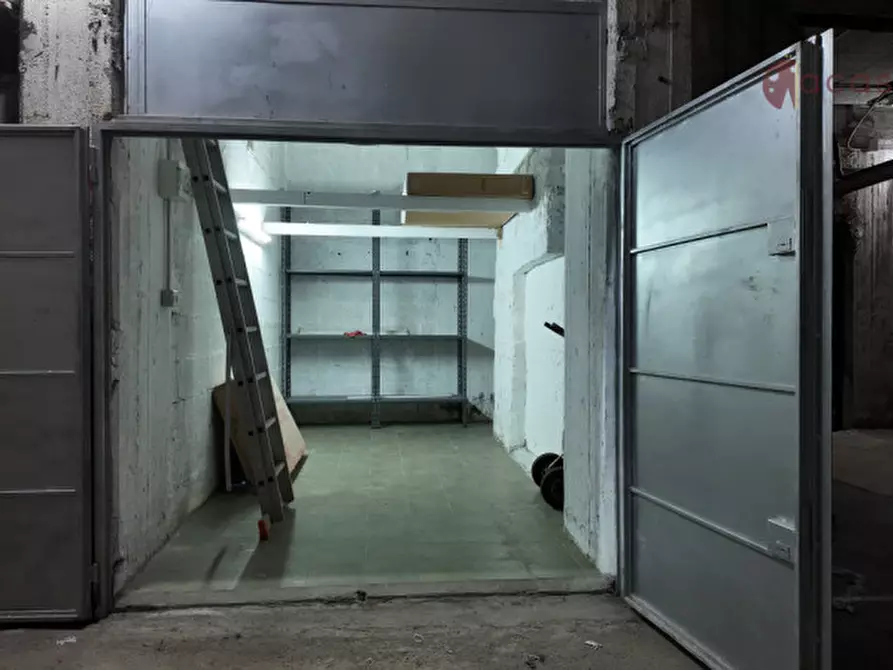 Immagine 1 di Garage in vendita  in Via Giuseppe Li Bassi 76 a Palermo