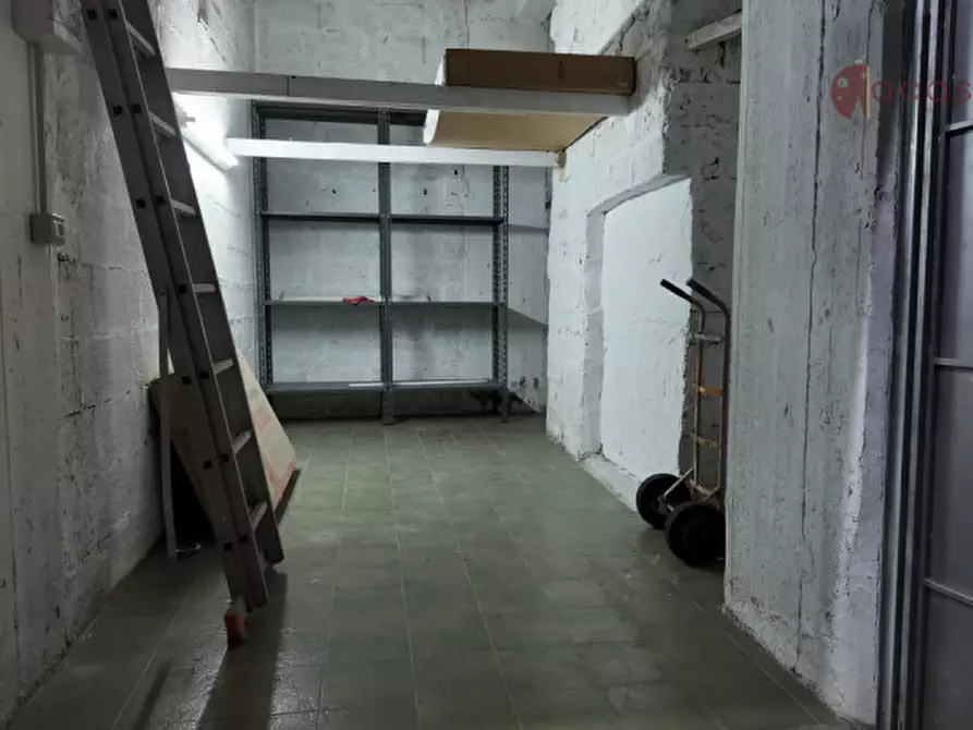 Immagine 3 di Garage in vendita  in Via Giuseppe Li Bassi 76 a Palermo