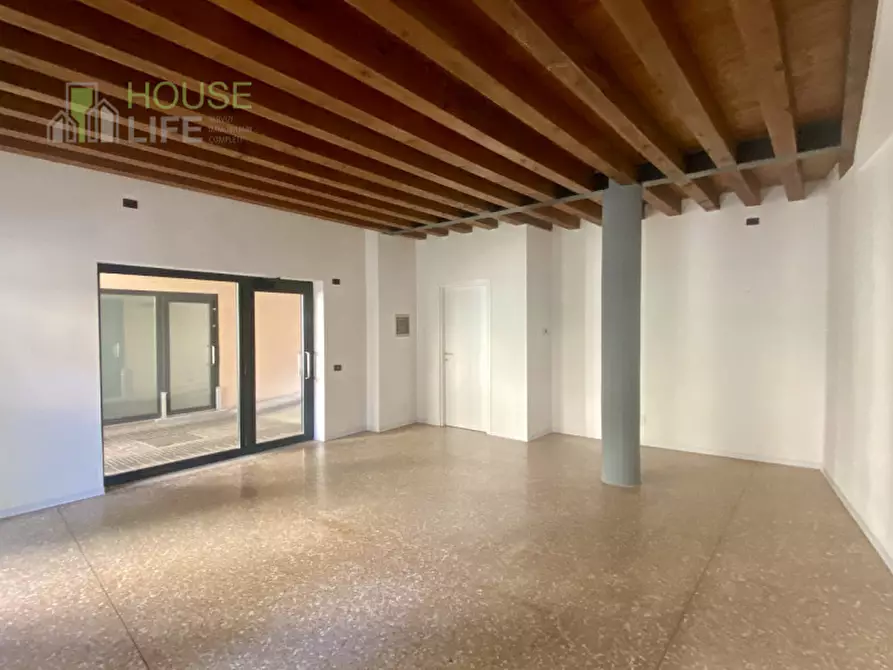 Immagine 2 di Negozio in vendita  in via Don Faccin a Schio