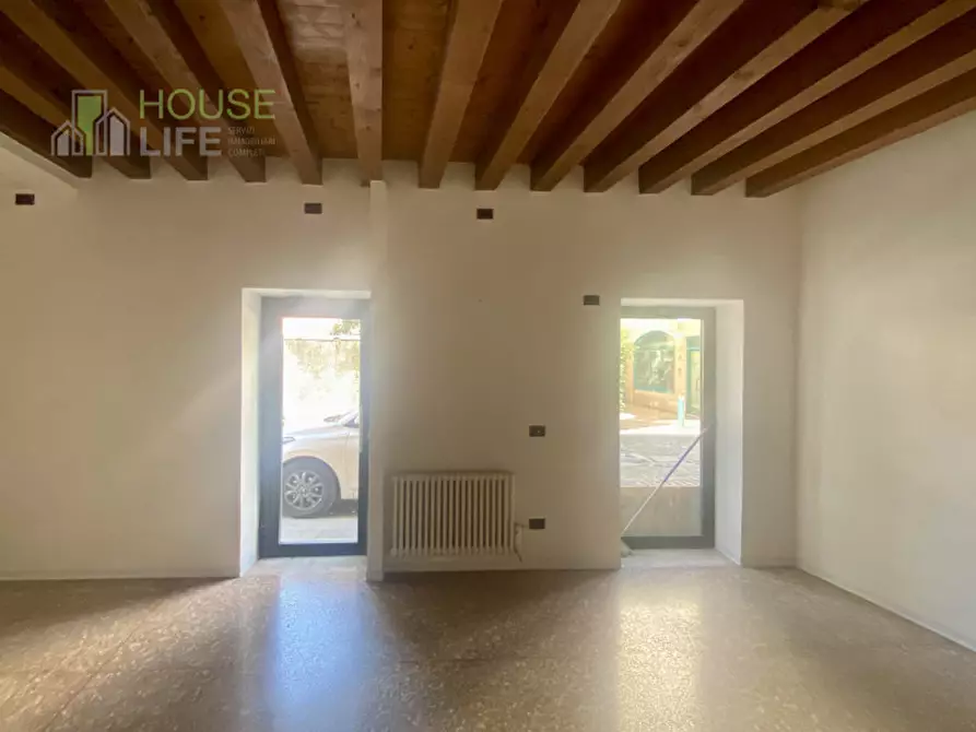 Immagine 6 di Negozio in vendita  in via Don Faccin a Schio