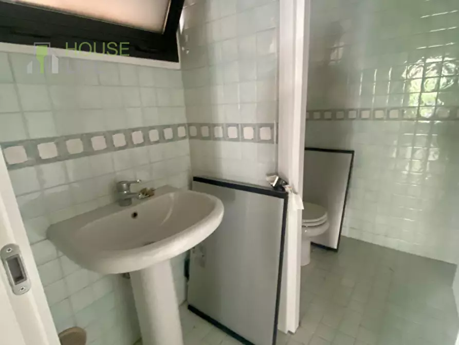 Immagine 9 di Negozio in vendita  in via Don Faccin a Schio