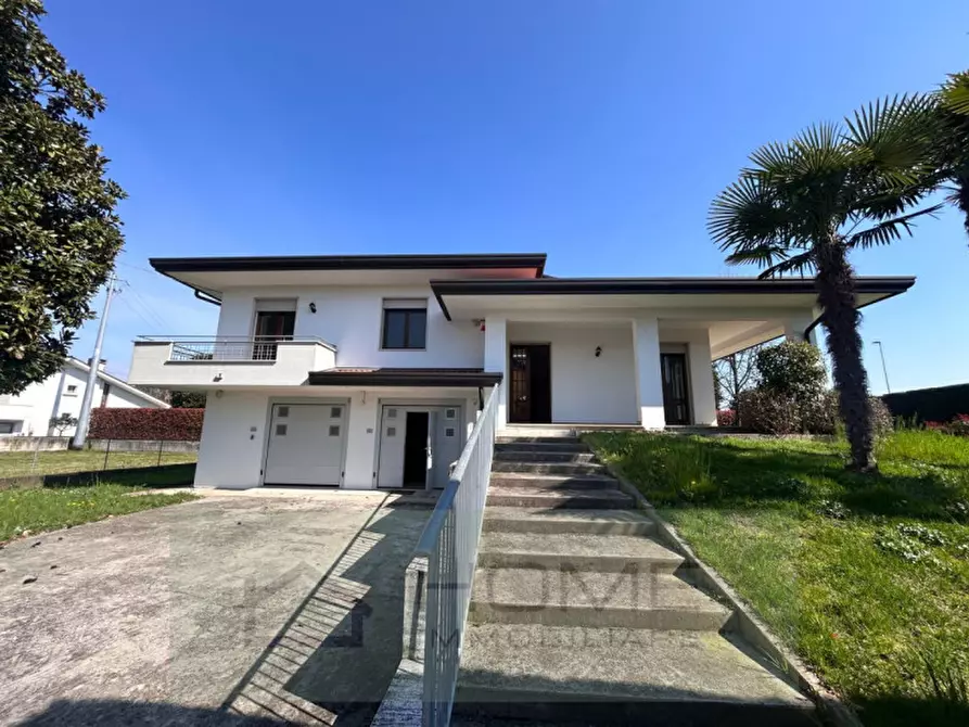 Immagine 1 di Villa in affitto  in Via degli Alpini a Camisano Vicentino