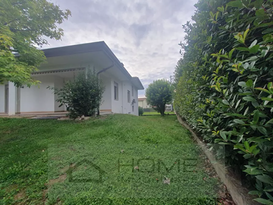 Immagine 3 di Villa in affitto  in Via degli Alpini a Camisano Vicentino