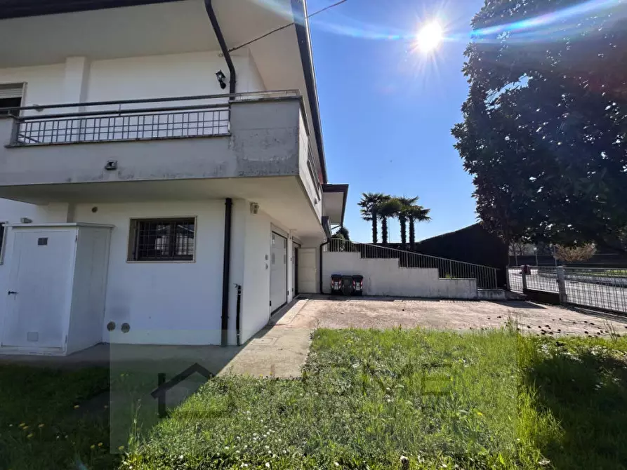 Immagine 14 di Villa in affitto  in Via degli Alpini a Camisano Vicentino